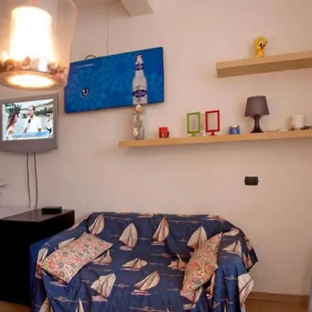Studio Flat 24 *